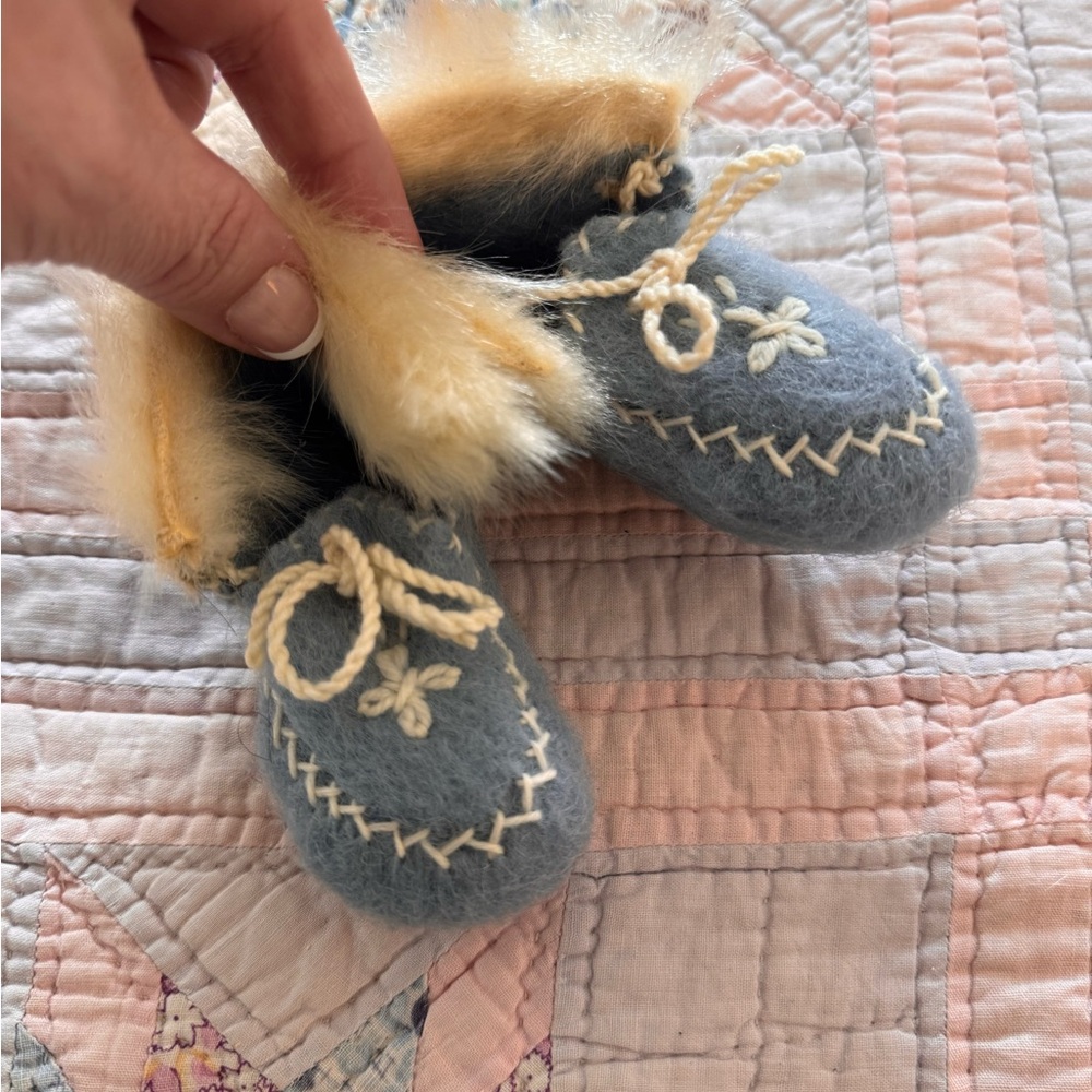 VINTAGE 40’s Wool Baby Booties Blue with Cream Accents